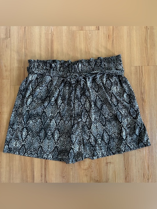 LuLaRoe Pants - LuLaRoe Snake Print High Waist Paperbag Shorts - Black & Gray